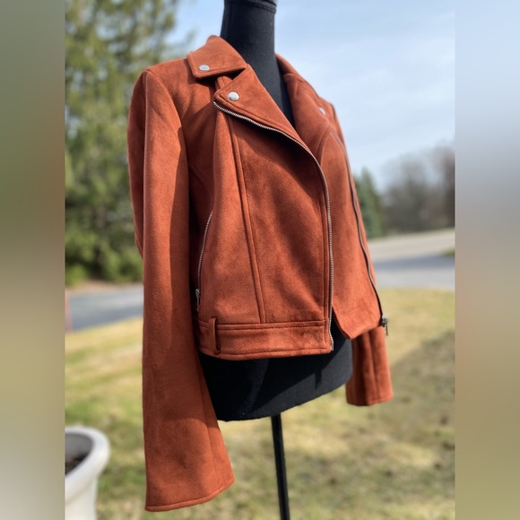 FOREVER 21
Jacket size M 
Brown color - front zipper - pocket - Picture 14 of 16